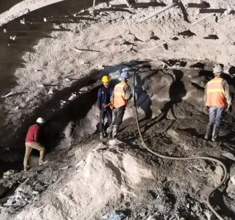 岳塘拱顶带模注浆料的施工流程及注意事项